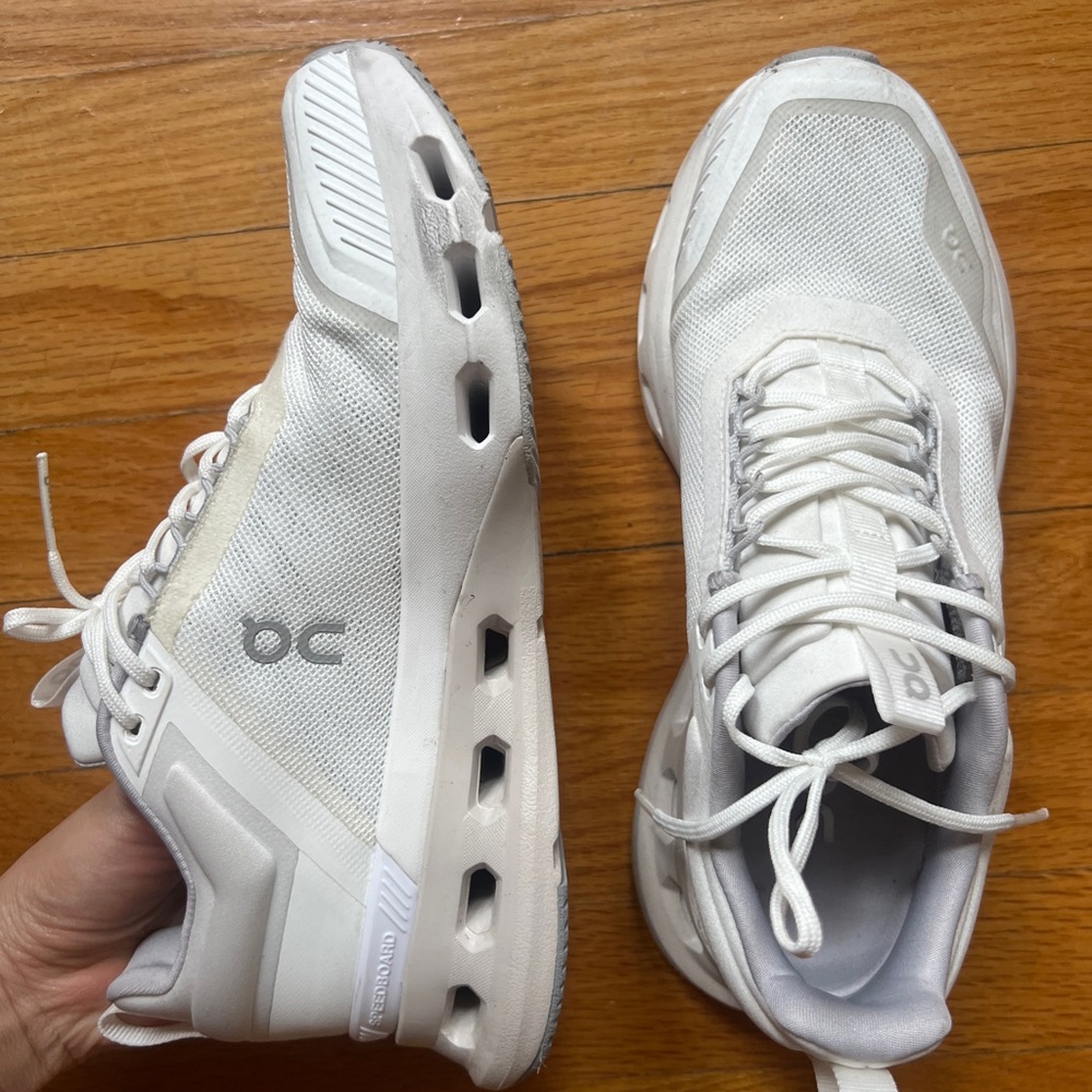 On white cloud 6 womens sneakers